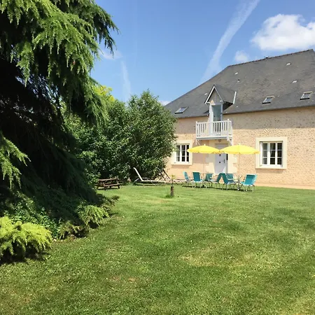 Manoir De Charme Avec Jardin, Salle De Jeux Et Proche Du Mans Holiday home Epineu-le-Chevreuil